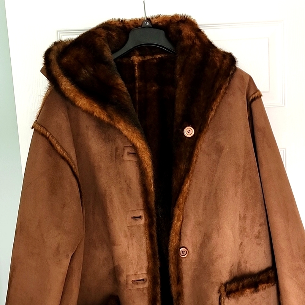 COAT ~ she is beautiful. Flawless condition